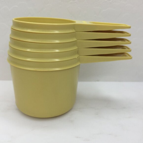 Vintage Tupperware Yellow Nesting Measuring Cups Set Kitchenware Baking Cooking - Picture 1 of 11